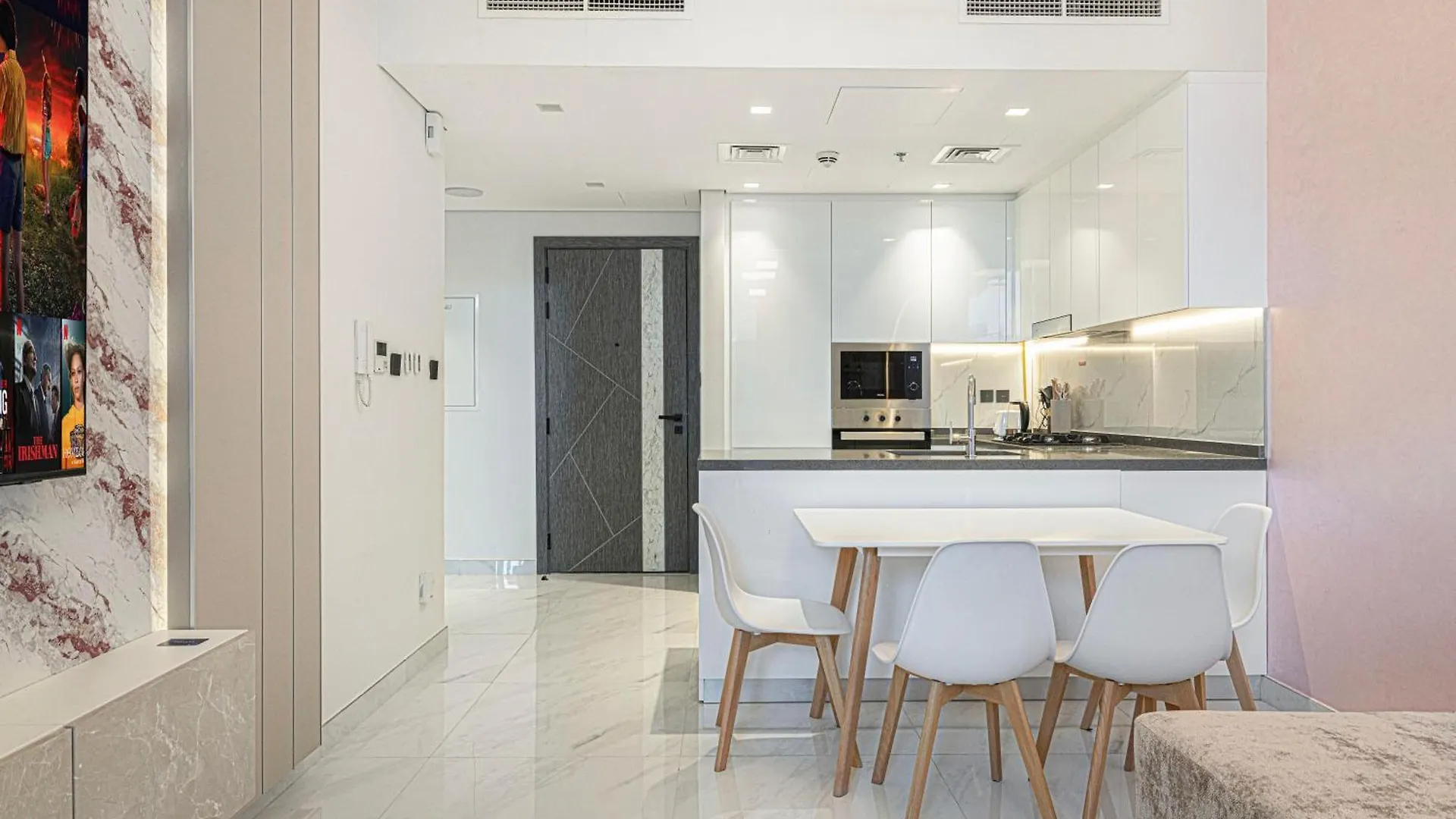 דובאי Cozy 2 Bedroom With A Private Pool דירה
