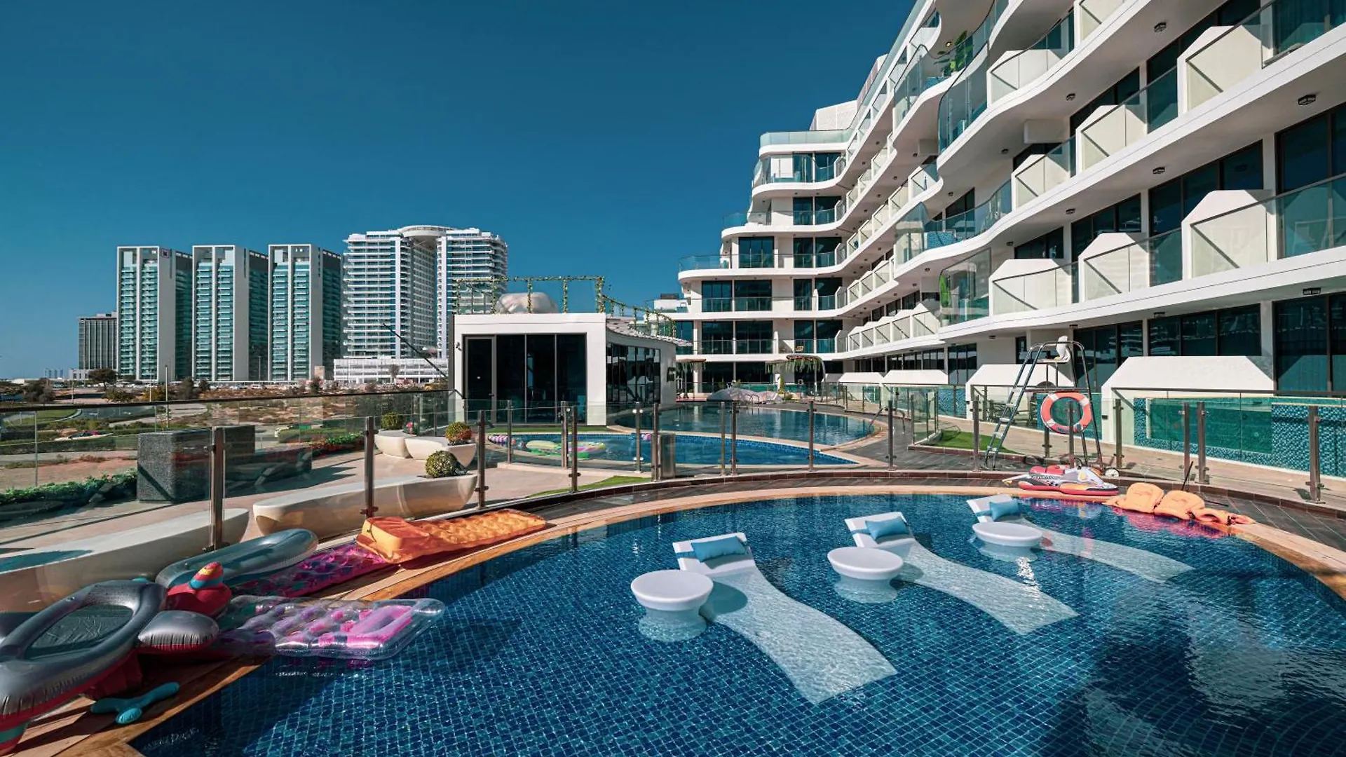 Cozy 2 Bedroom With A Private Pool Dubai