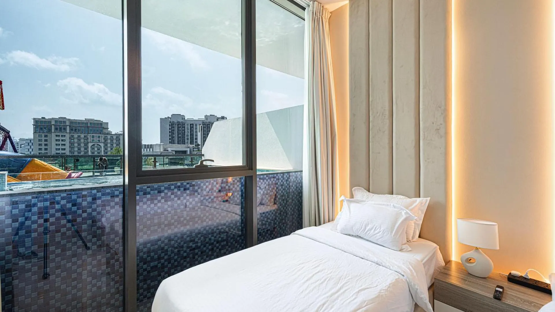 Cozy 2 Bedroom With A Private Pool Dubai Apartment