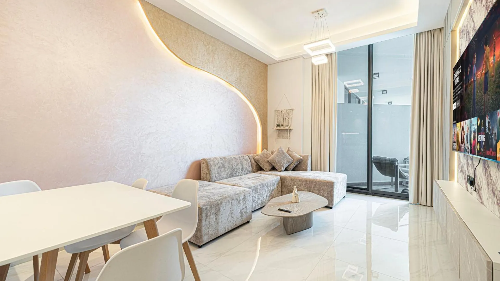 Cozy 2 Bedroom With A Private Pool Dubai