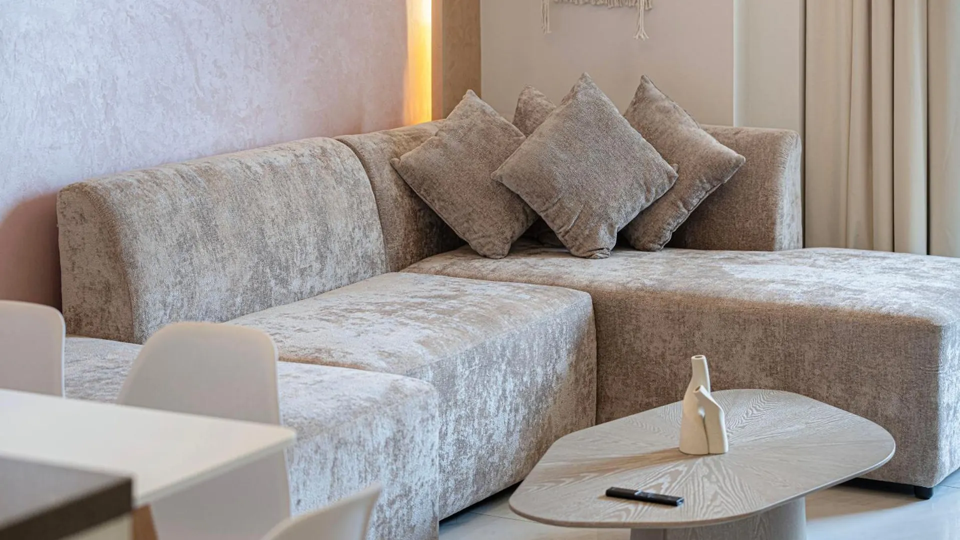 Cozy 2 Bedroom With A Private Pool Dubai 0*,  United Arab Emirates