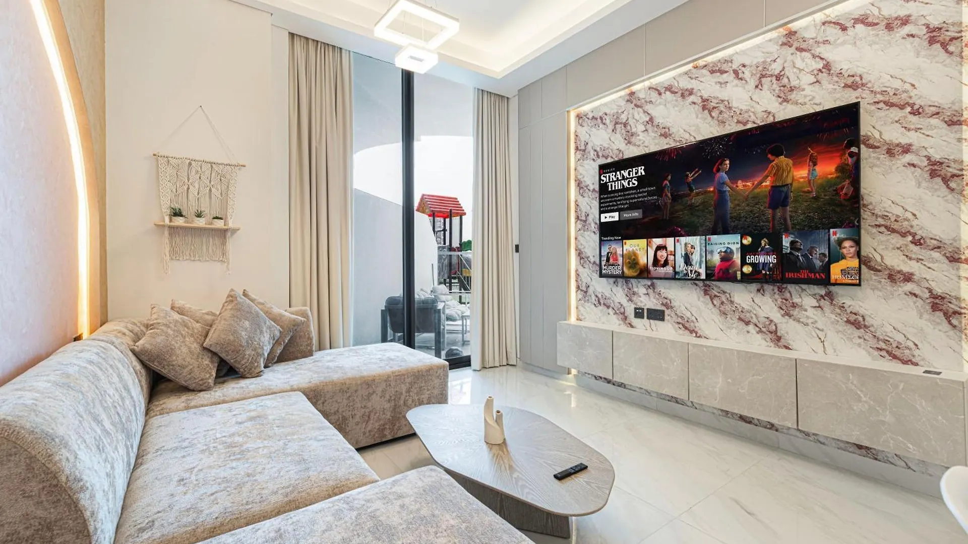 Cozy 2 Bedroom With A Private Pool Dubai